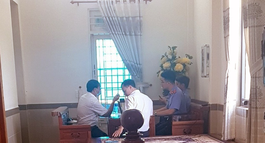 Cơ quan điều tra Viện KSND tối cao làm việc với những người tố cáo ông Đức nhận tiền 