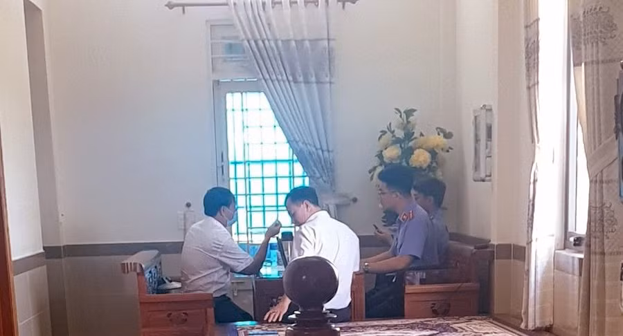 Cơ quan điều tra Viện KSND tối cao làm việc với những người tố cáo ông Đức nhận tiền 