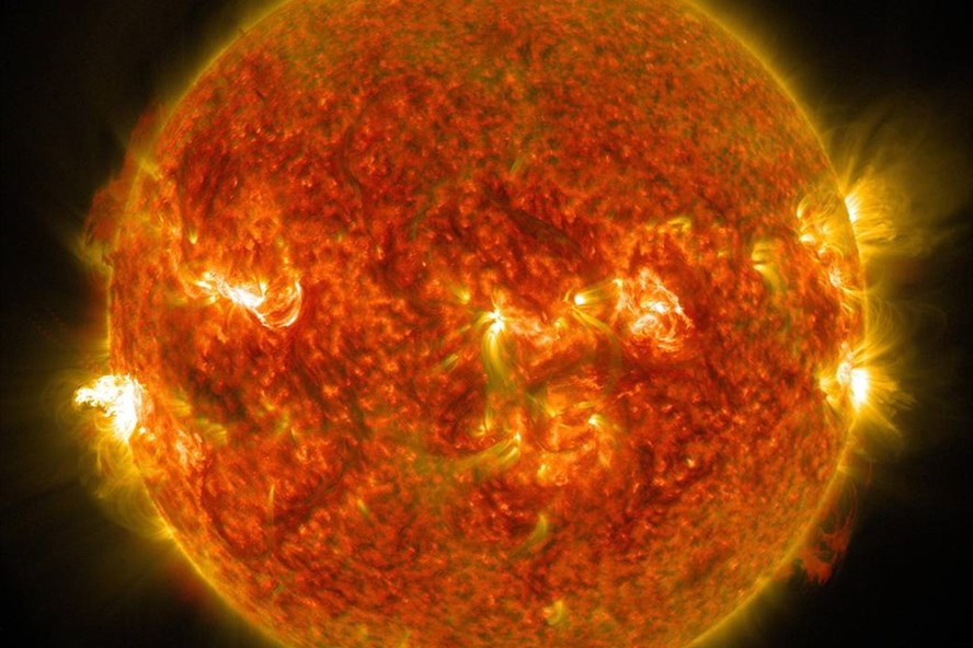 Công ty khởi nghiệp công nghệ cao Tokamak Energy ở Anh đang tạo ra một mặt trời nhân tạo có thể cung cấp năng lượng sạch và an toàn cho hành tinh của chúng ta. Ảnh: NASA