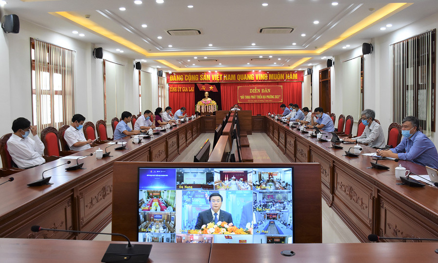 Quang cảnh diễn đàn "Đối thoại phát triển địa phương năm 2021" tại điểm cầu tỉnh Gia Lai. Ảnh: Trần Dung Quang cảnh diễn đàn đối thoại tại điểm cầu tỉnh Gia Lai. Ảnh: Trần Dung