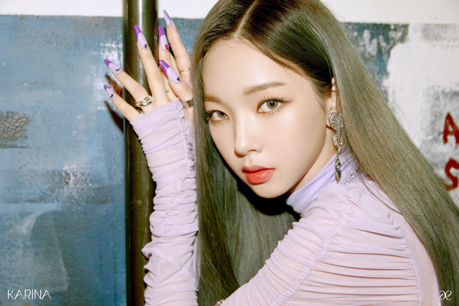 Phong thái biểu diễn tự tin, vóc dáng hoàn hảo và trình độ “tia” máy quay cực đỉnh giúp Karina hoàn toàn làm chủ các sân khấu biểu diễn. Ngoài ra, mỹ nhân sinh năm 2000 còn gây ấn tượng với các động tác vũ đạo dứt khoát và mạnh mẽ. ẢNH: FB NV