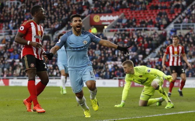 Aguero ăn mừng bàn mở tỷ số cho M.C. Ảnh: Reuters Aguero ăn mừng bàn mở tỉ số cho M.C. Ảnh: Reuters
