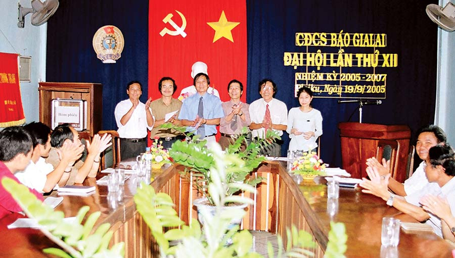 Đại hội Công đoàn cơ sở Báo Gia Lai lần thứ XII (nhiệm kỳ 2005-2007). Ảnh: Đức Thanh
