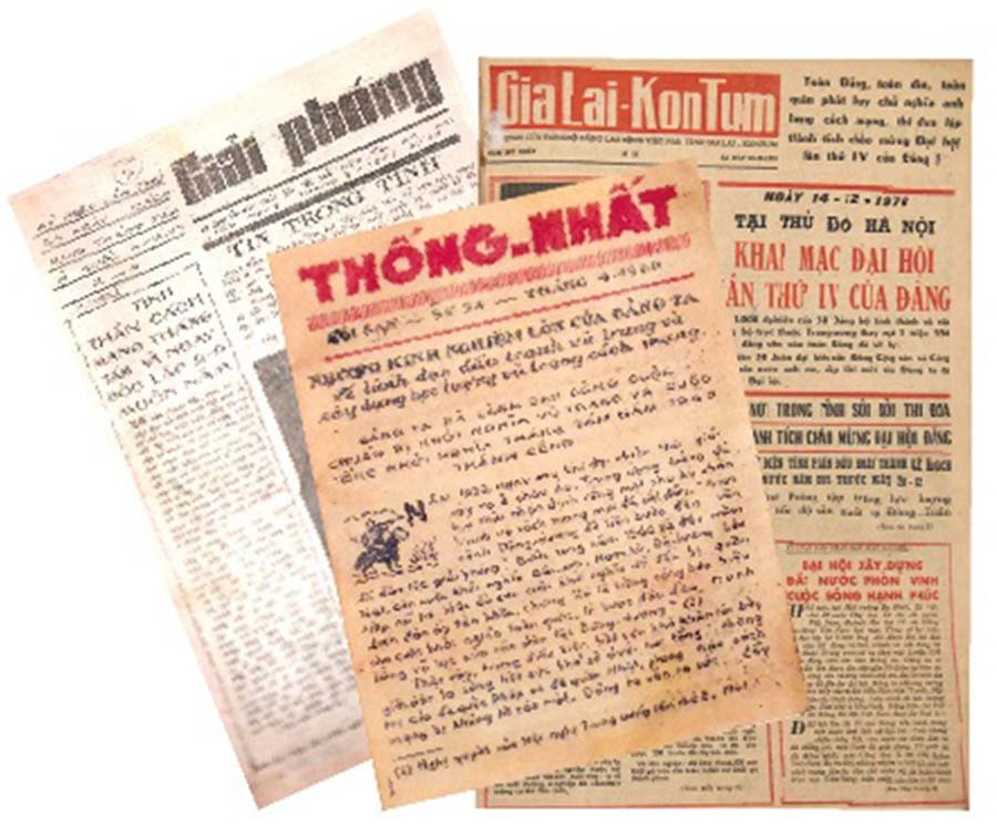 Nhà báo Đoàn Minh Phụng-nguyên Tổng Biên tập Báo Gia Lai cắt băng khai trương Văn phòng thường trú tại thị xã An Khê tháng 2-2008. Ảnh: Lê Hà