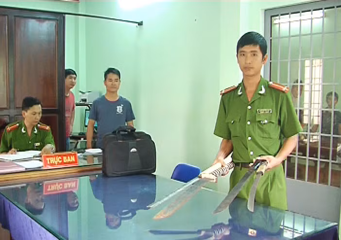 Công an Đồng Nai thu giữ hung khí của một băng nhóm tội phạm.