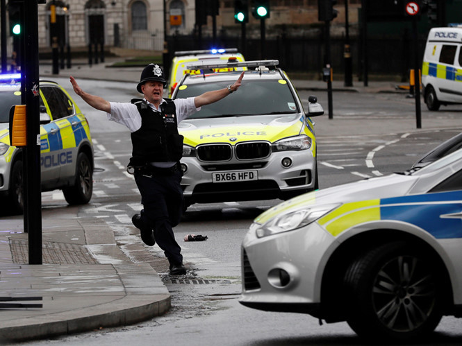 Quang cảnh trước tòa nhà quốc hội Anh