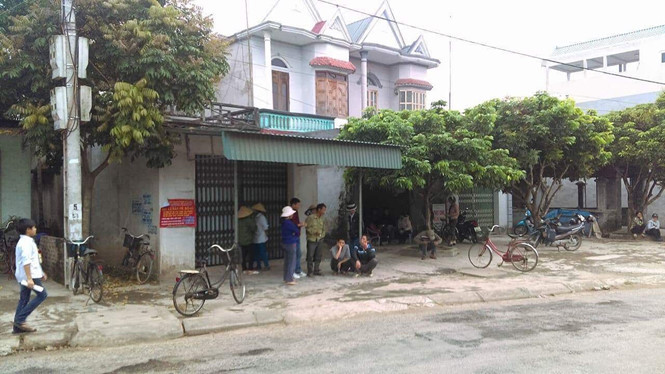 Nhà của 2 nghi can (nhà cửa xếp, có mái tôn) Nhà của 2 nghi can (nhà cửa xếp, có mái tôn)