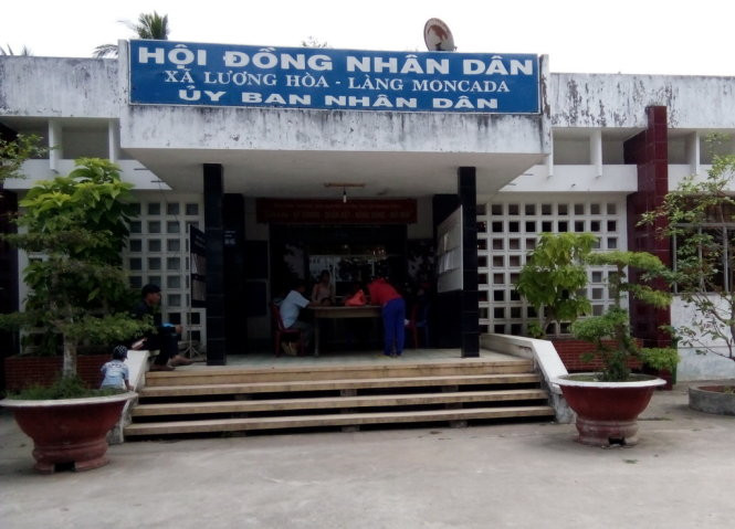 Trụ sở UBND xã Lương Hòa, huyện Giồng Trôm, tỉnh Bến Tre, nơi ông Phan Văn Dương công tác. Trụ sở UBND xã Lương Hòa, huyện Giồng Trôm, tỉnh Bến Tre, nơi ông Phan Văn Dương công tác.