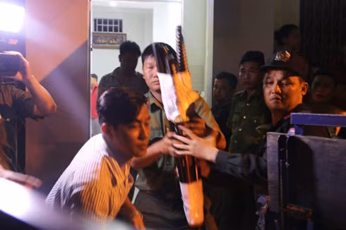 Trong số vũ khí bị thu giữ, có rất nhiều thanh kiếm nhật.