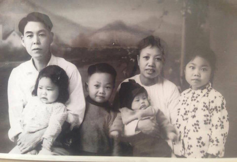 Ông Hạc, bà Nguyệt và 4 người con, ảnh chụp trước khi sang Nhật. Ông Hạc, bà Nguyệt và 4 người con, ảnh chụp trước khi sang Nhật.