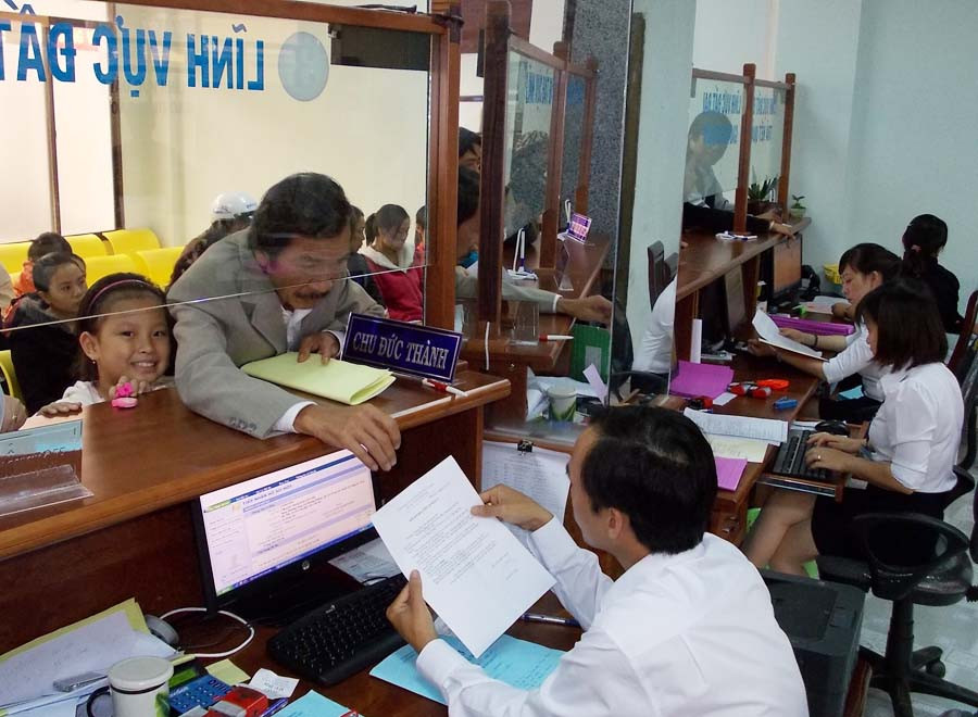 Thời gian giải quyết hồ sơ, thủ tục liên quan đến đất đai sẽ được rút ngắn từ ngày 3-3-2017. Ảnh: Đ.T