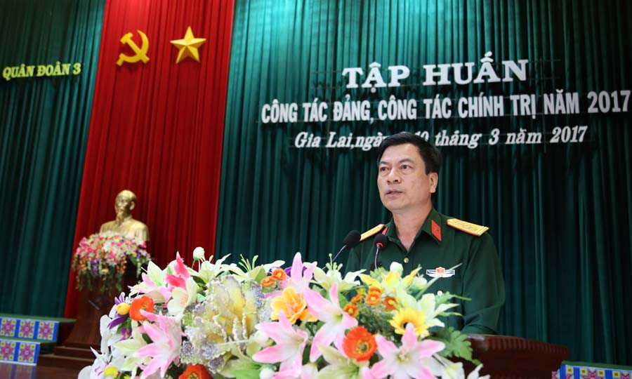 Đại tá Bùi Huy Biết-Phó Chính ủy Quân đoàn 3 khai mạc lớp tập huấn. Ảnh: Xuân Tính Đại tá Bùi Huy Biết Phó Chính ủy Quân đoàn 3 khai mạc lớp tập huấn. Ảnh: Xuân Tính