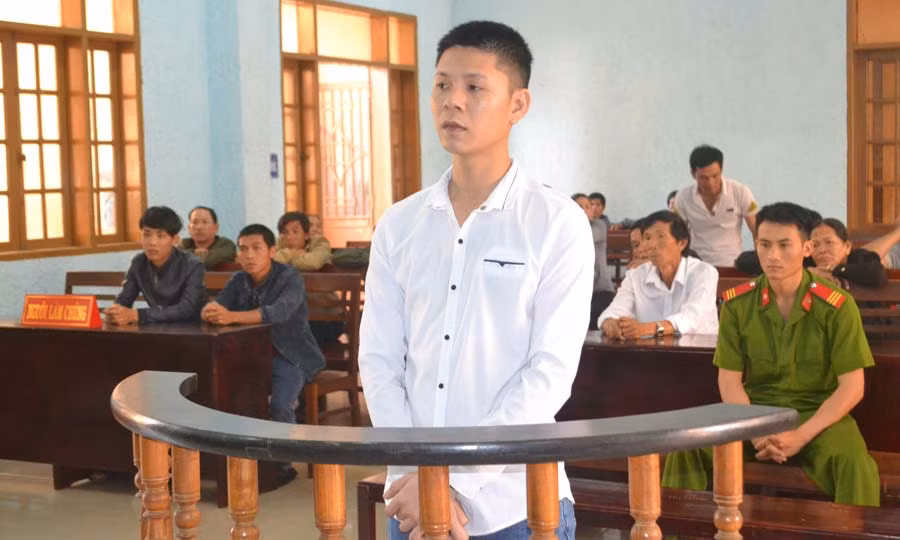  Từ Đình Tiến tại phiên tòa ngày 23-3. Ảnh: Hoàng Minh