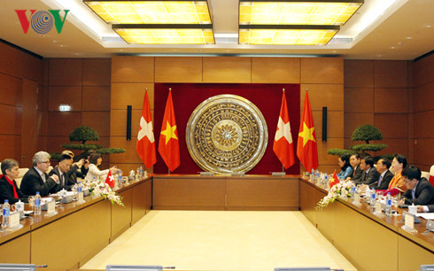 Sau lễ đón, Chủ tịch Quốc hội Nguyễn Thị Kim Ngân đã chủ trì cuộc hội đàm với Chủ tịch Hội đồng Nhà nước Thụy Sỹ.