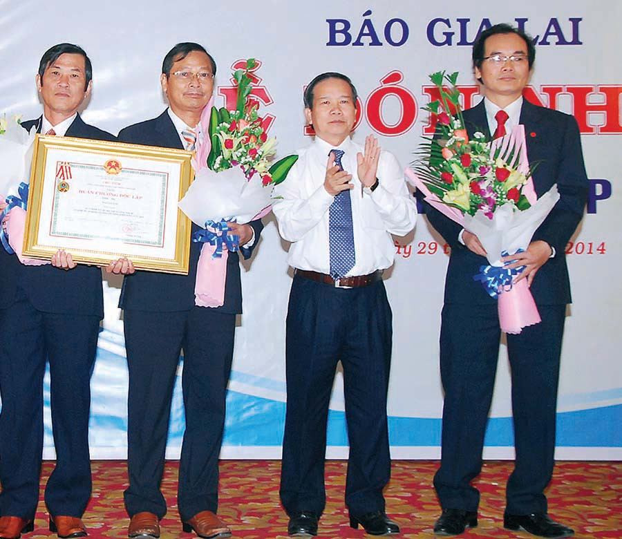 Lễ đón nhận Huân chương Độc lập hạng nhì. Ảnh: Đức Thụy Lễ đón nhận Huân chương Độc lập hạng nhì. Ảnh: Đức Thụy