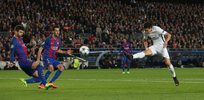 Pha dứt điểm rút ngắn tỷ số xuống 1-3 cho PSG của Cavani. Ảnh: Reuters  Pha dứt điểm rút ngắn tỉ số xuống 1-3 cho PSG của Cavani. Ảnh: Reuters