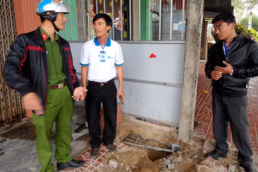 Nạn “trộm” nước máy vẫn còn khá phổ biến. Ảnh: Ngọc Minh Nạn “trộm” nước máy vẫn còn khá phổ biến. Ảnh: Ngọc Minh