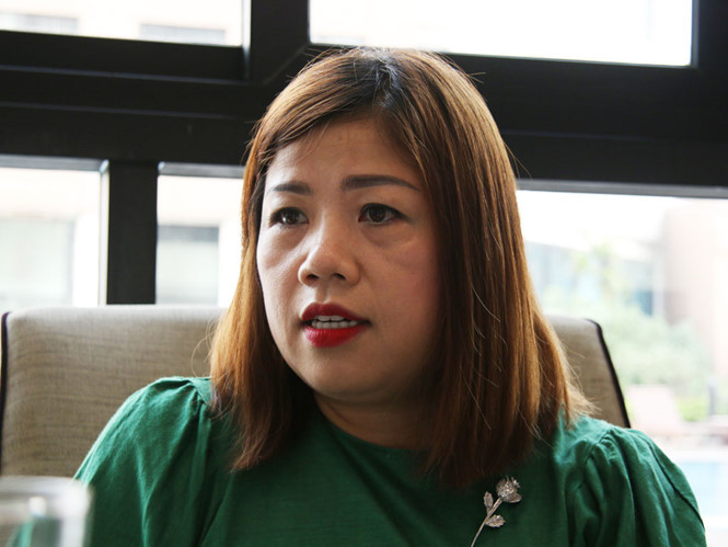 Chị Hoài chia sẻ lại câu chuyện gia đình với PV. Chị Hoài chia sẻ lại câu chuyện gia đình với PV.