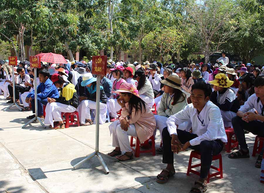 Trường THPT Đinh Tiên Hoàng đang duy trì sĩ số học sinh ở mức trên 95%. Ảnh: N.G  Trường THPT Đinh Tiên Hoàng đang duy trì sĩ số học sinh ở mức trên 95%. Ảnh: N.G
