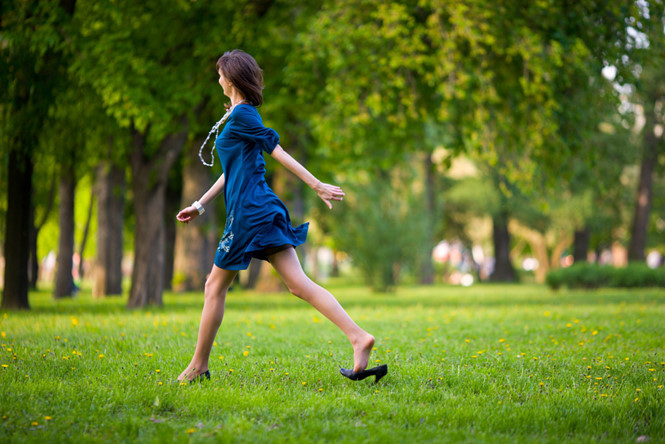 Bạn nên đi bộ ít nhất 30 phút đều đặn mỗi ngày để ổn định mức độ máu Bạn nên đi bộ ít nhất 30 phút đều đặn mỗi ngày để ổn định mức độ máu