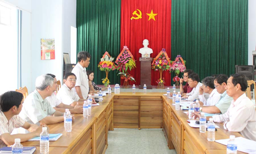 Buổi làm việc giữa Đoàn giám sát với UBND huyện Krông Pa. Ảnh: N.D Buổi làm việc giữa Đoàn giám sát với UBND huyện Krông Pa. Ảnh: N.D