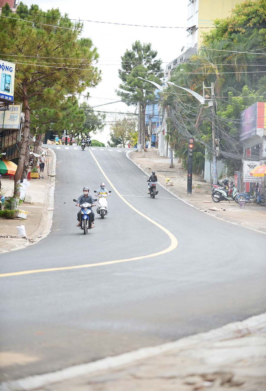 Đường lên dốc Lò Bò, nay là đường Thống Nhất (TP. Pleiku). Ảnh: N.G