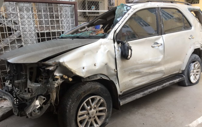 Chiếc ôtô chở 100 bánh heroin bị bắn thủng lốp