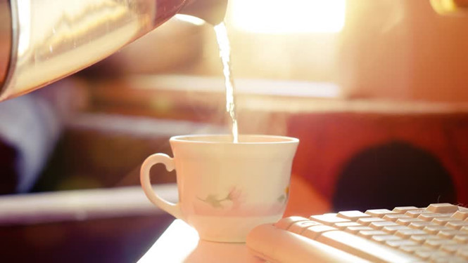 Uống nước ấm mang lại nhiều lợi ích cho sức khỏe  Uống nước ấm mang lại nhiều lợi ích cho sức khỏe