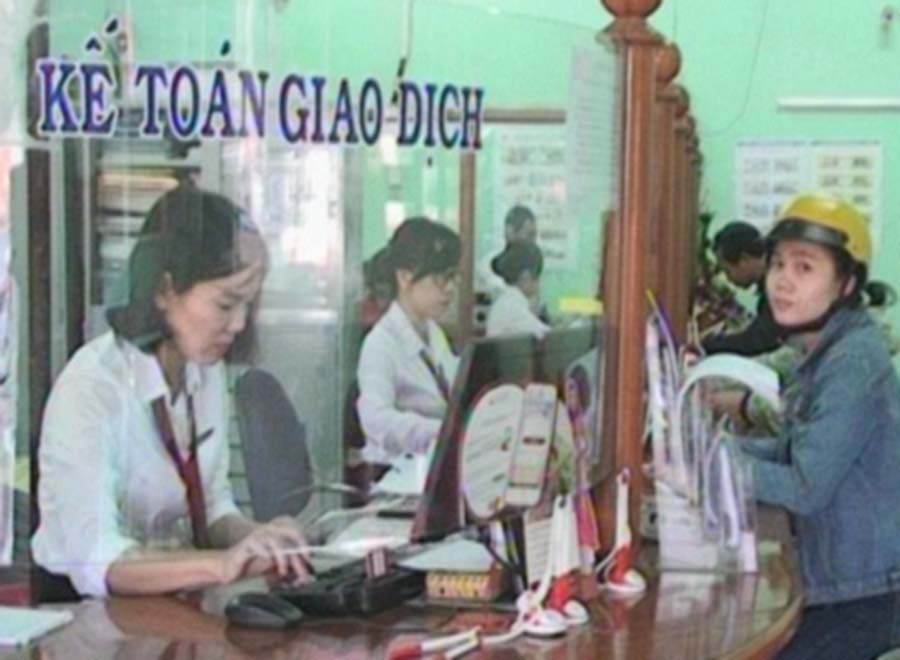 Nông dân vay vốn Ngân hàng Nông nghiệp và Phát triển nông thôn để đầu tư phát triển sản suất, chăn nuôi. Ảnh: Trần Dung