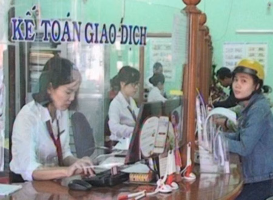 Nông dân vay vốn Ngân hàng Nông nghiệp và Phát triển nông thôn để đầu tư phát triển sản suất, chăn nuôi. Ảnh: Trần Dung