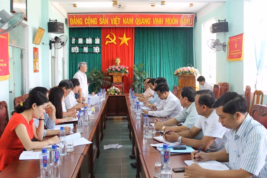 Quang cảnh buổi làm việc với UBND huyện Phú Thiện. Ảnh: N.D