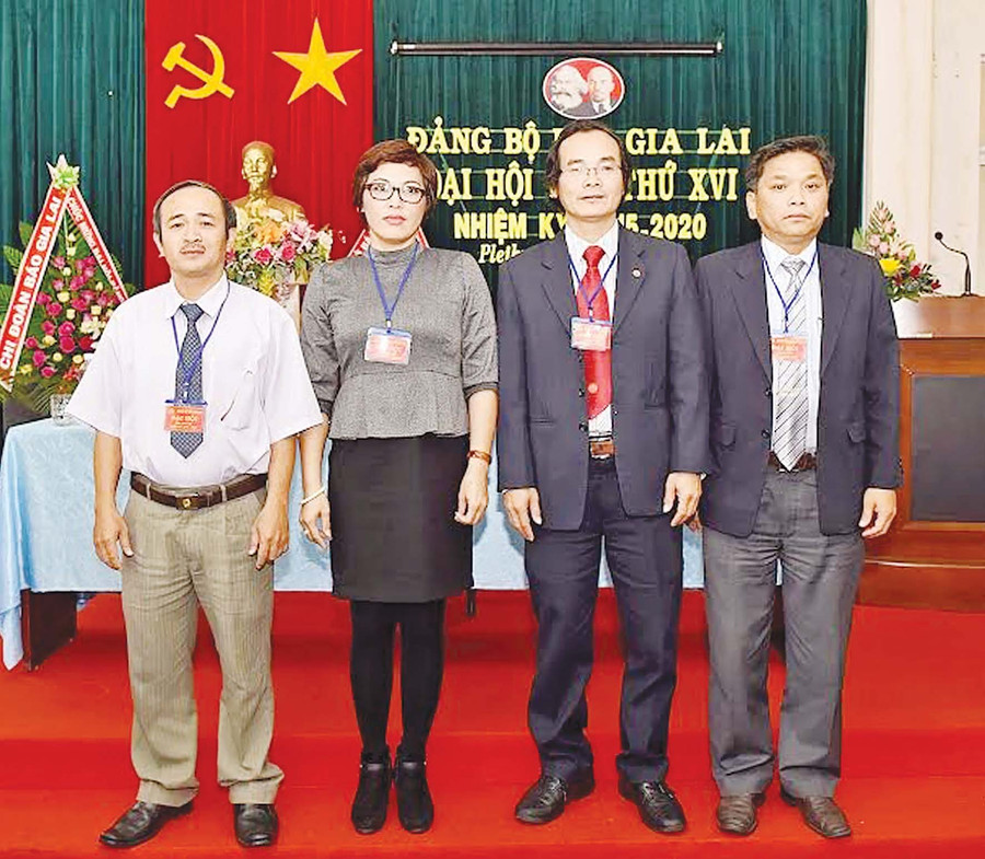 Ban Chấp hành Đảng bộ Báo Gia Lai nhiệm kỳ 2015-2020. Ảnh: Đ.T  Ban Chấp hành Đảng bộ Báo Gia Lai nhiệm kỳ 2015-2020. Ảnh: Đ.T