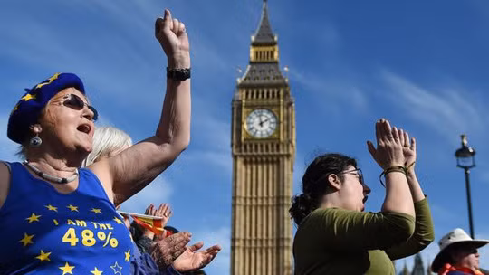  Thủ tướng May kêu gọi người dân đoàn kết sau những chia rẽ do cuộc trưng cầu dân ý về Brexit hồi tháng 6-2016 gây ra. Ảnh: EPA