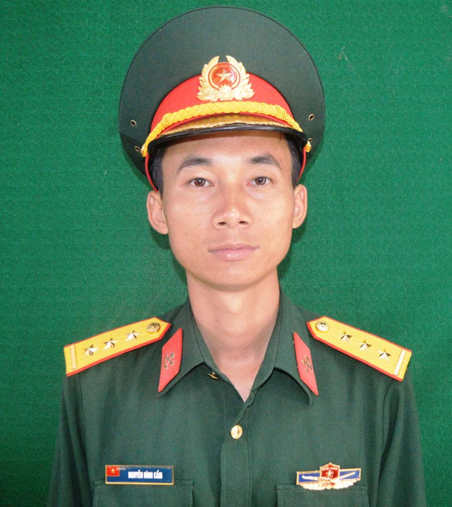 Thượng úy Dương Đình Cẩm. Ảnh: Đức Thành