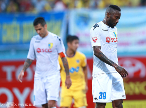 Samson và Gonzalo có một ngày thi đấu thất vọng khi bỏ lỡ những cơ hội ngon ăn.