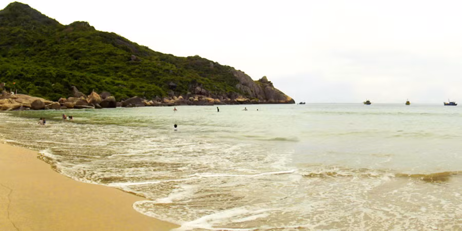 Một góc bãi biển Trung Lương.