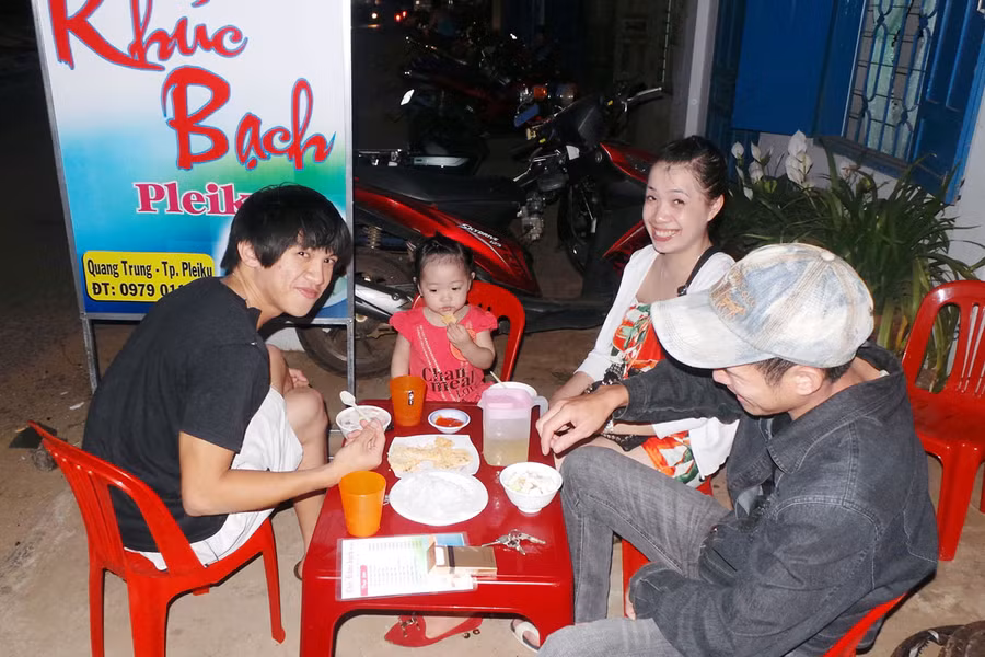 Nhiều gia đình cũng yêu thích món chè “lạ” này. Ảnh: Trần Dung