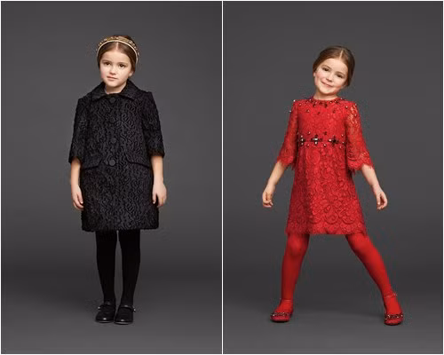  Cũng giống trong bộ sưu tập thời trang cao cấp thu đông 2013 của Dolce & Gabbana, các thiết kế cho trẻ em cũng gây ấn tượng bởi chất liệu ren đáng yêu và phụ kiện đình đám năm nay của nhà mốt-chiếc vương miện kiểu quý tộc cổ.