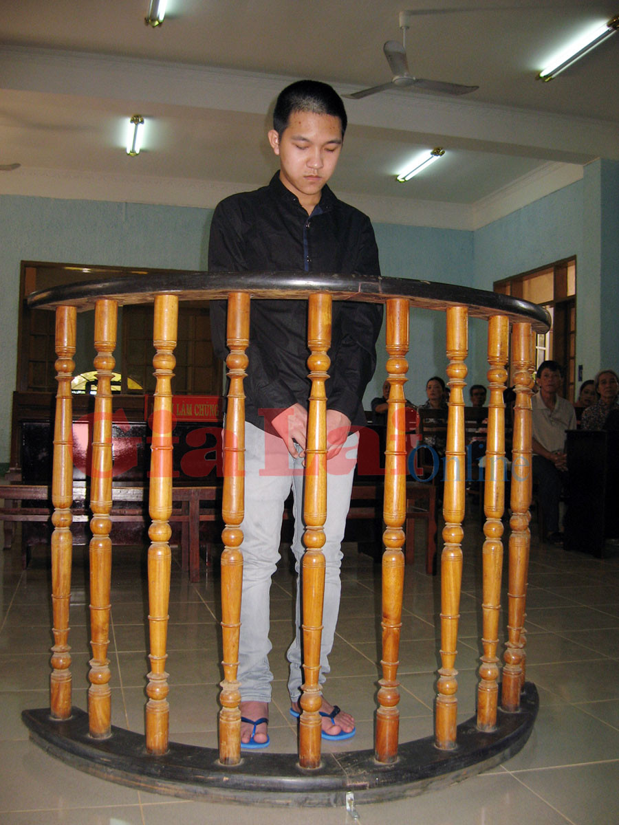 Trần Đức Huy trước vành móng ngựa. Ảnh: Ngọc Linh