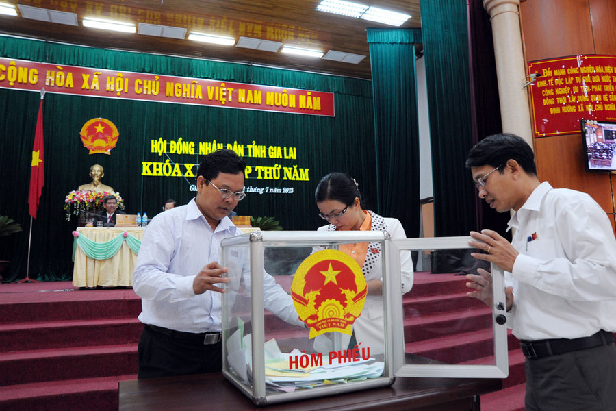 Kiểm phiếu tín nhiệm tại kỳ họp. Ảnh: Nguyễn Giác Ảnh: Nguyễn Giác