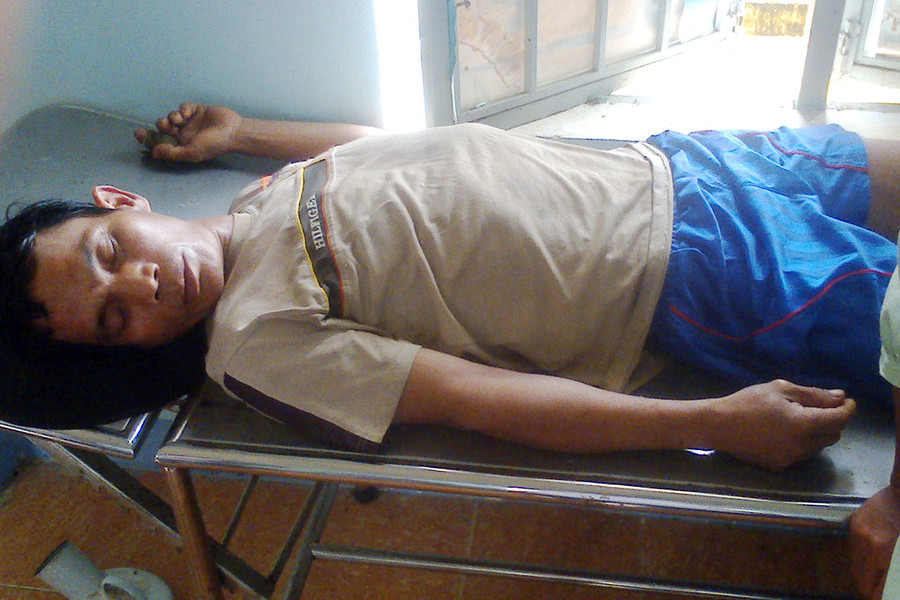 A Tiên được cấp cứu tại Trạm Y tế xã Rờ Kơi. Ảnh: Hoài Trần