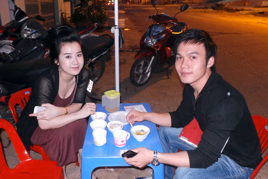 Chè Khúc bạch là lựa chọn của giới trẻ trong mùa nắng nóng năm nay. Ảnh: Trần Dung