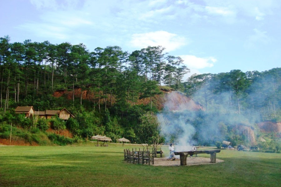 Chuẩn bị cho đêm sinh hoạt cồng chiêng. Ảnh: Khắc Dũng Chuẩn bị cho đêm sinh hoạt cồng chiêng. Ảnh: Khắc Dũng