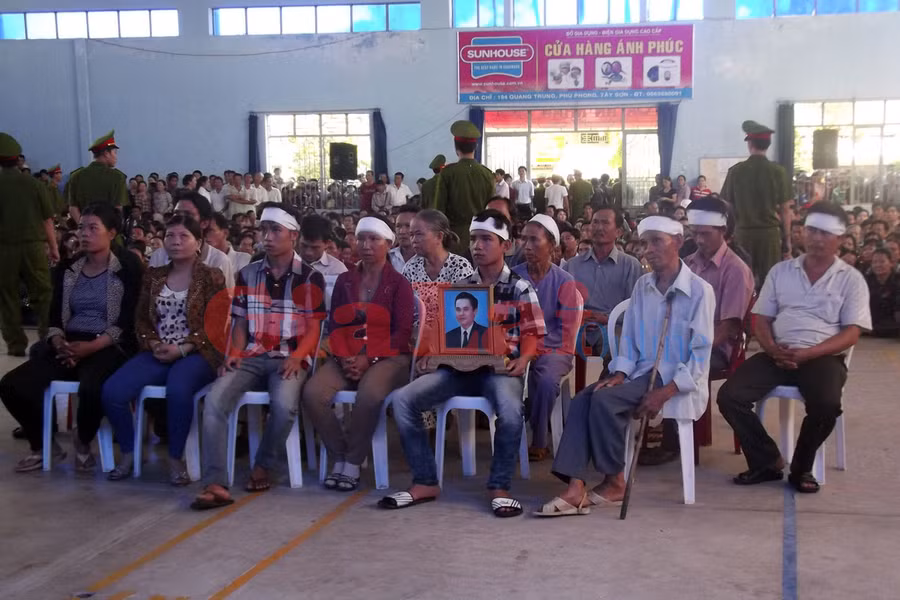 Nỗi đau người ở lại. Ảnh: Quang Trung