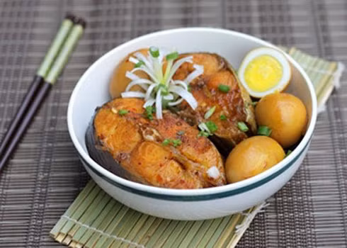  Cá là món ăn phổ biến của người Việt.