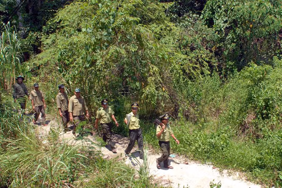 Kiểm lâm Khánh Vĩnh tăng cường bảo vệ rừng trước nạn phá rừng có chiều hướng gia tăng. Ảnh: Bình Nguyên