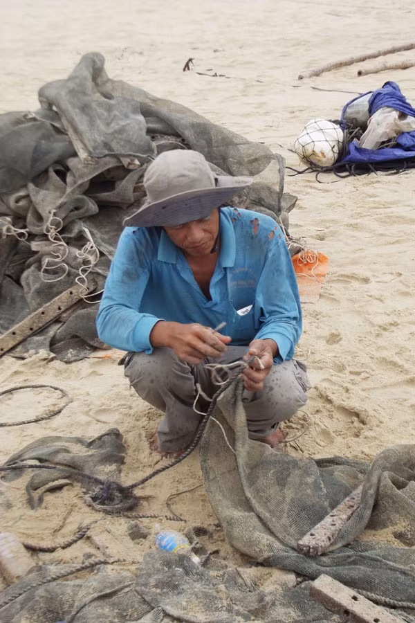 Ngư dân làng biển Trung Lương.