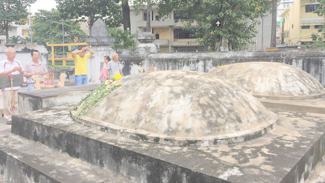 Mộ song táng tả quân Lê Văn Duyệt và chánh thất Đỗ Thị Phấn hình bán noãn - Ảnh: Quỳnh Trân Mộ song táng tả quân Lê Văn Duyệt và chánh thất Đỗ Thị Phấn hình bán noãn - Ảnh: Quỳnh Trân