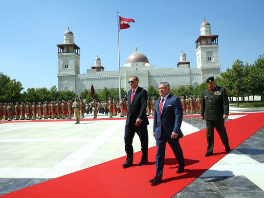 Cung điện Raghadan ở thủ đô Amman, Jordan thuộc khu phức hợp hoàng gia Al-Maquar được xây vào năm 1926 với một số đường nét kiến trúc giống với các nhà thờ Hồi giáo. Ảnh: Getty. Cung điện Raghadan ở thủ đô Amman, Jordan thuộc khu phức hợp hoàng gia Al-Maquar được xây vào năm 1926 với một số đường nét kiến trúc giống với các nhà thờ Hồi giáo. Ảnh: Getty.
