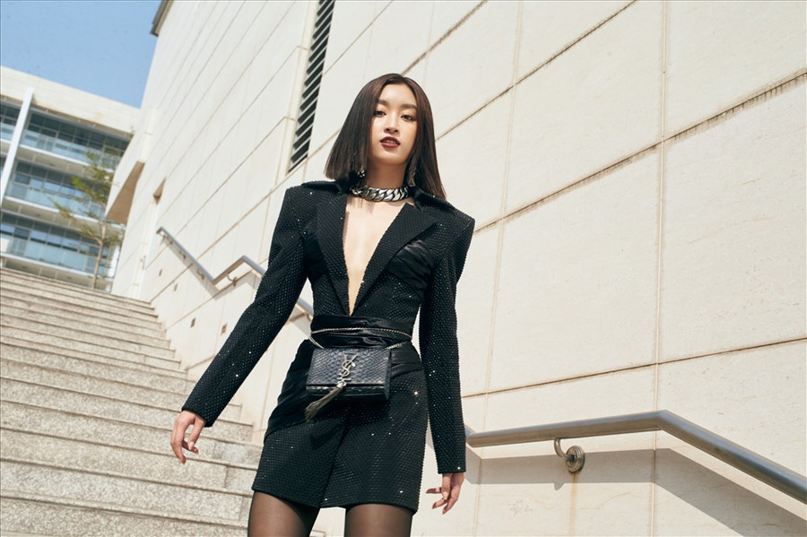 Hoa hậu Đỗ Mỹ Linh sau khi trao lại vương miện vẫn luôn là gương mặt nhận được nhiều sự chú ý. Cô được xem là một trong những hoa hậu năng động khi dám thử sức mình ở nhiều lĩnh vực mới lạ như MC, diễn xuất hay tham gia vào các show truyền hình. Ảnh: Trương Tùng Lâm. Hoa hậu Đỗ Mỹ Linh sau khi trao lại vương miện vẫn luôn là gương mặt nhận được nhiều sự chú ý. Cô được xem là một trong những hoa hậu năng động khi dám thử sức mình ở nhiều lĩnh vực mới lạ như MC, diễn xuất hay tham gia vào các show truyền hình. Ảnh: Trương Tùng Lâm.